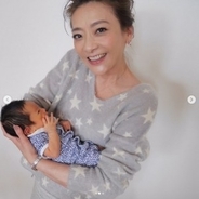 西川史子、友人の赤ちゃんを抱いた顔が　「母性愛が溢れてる」