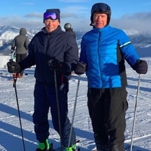 シュワちゃん（72）、クリント・イーストウッド（89）とスキー満喫　「オレ達こそ最強デュオ」