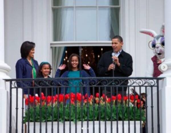 オバマ元大統領夫妻、懐かしの家族写真とともに復活祭を祝福