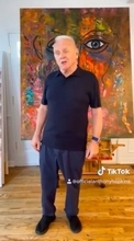 “レクター博士”アンソニー・ホプキンス（82）がTikTokデビュー！　ノリノリのダンスを披露