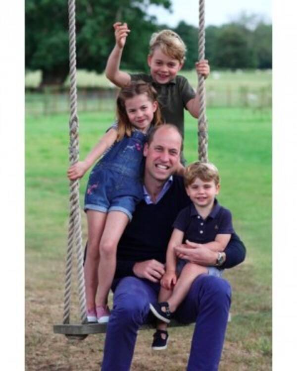 ウィリアム王子が38歳に キャサリン妃撮影の親子写真が 幸せそのもの シャーロット王女の貫禄がすごい 年6月21日 エキサイトニュース
