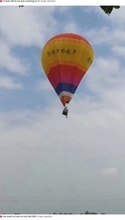 熱気球のアルバイト初日、地上約10メートルから大学生が落下して死亡（中国）＜動画あり＞