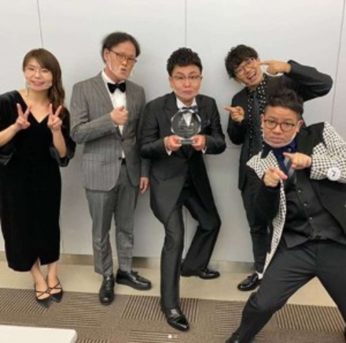 よしもと若手芸人 メガネベストドレッサー賞 に笑顔 有吉弘行はあの同世代芸人を 早く受賞させろ 年10月28日 エキサイトニュース