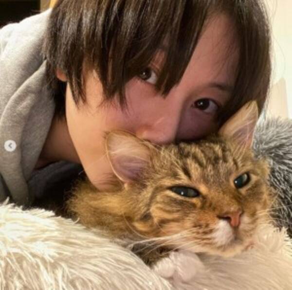 松井玲奈 1歳だった保護猫を迎えて約5年 警戒心が強くて大変でした ネコ吸い 坂本美雨は11年暮らし もう倍生きていこう 21年5月12日 エキサイトニュース