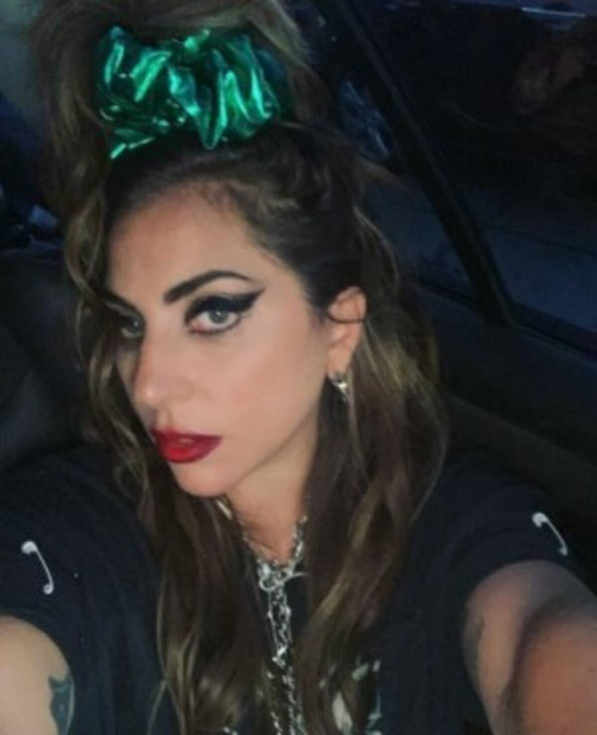 レディー ガガ Tバックビキニで横たわる後ろ姿に セクシー 女王様 絶賛の声続々 21年5月30日 エキサイトニュース