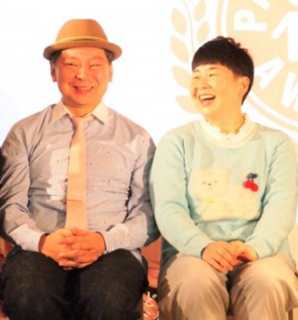 鈴木おさむ 6歳息子に若き日の両親の晴れ姿を見せる 不思議そうに見つめていました 21年11月24日 エキサイトニュース