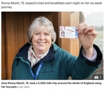 無料のバスチケットで3500キロ超を旅した75歳女性、旅で集めた約37万円をホスピスに寄付（英）