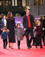 ウィリアム王子＆キャサリン妃夫妻が公開したクリスマスカードの家族写真に絶賛の声「なんて美しい家族」