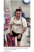 空港でスーツケースのサイズを超過した男性、追加料金を払いたくないため仰天行動に（スペイン）＜動画あり＞