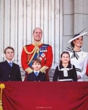 キャサリン皇太子妃が撮影　ウィリアム皇太子と子ども達が寄り添う写真を父の日に公開