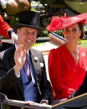 ウィリアム皇太子夫妻、結婚13周年記念日に未公開のウェディングフォト披露　「優しくて素敵で力強い写真！」
