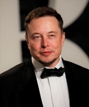 イーロン・マスク、元恋人アンバー・ハードとジョニー・デップの裁判に労いのコメント