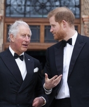 チャールズ国王、ヘンリー王子を「あの愚か者」と批判　Netflix『ハリー＆メーガン』に対し厳しい反応