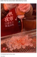 氷を「熱いうちに」食べる!?　中国の奇妙な屋台料理が人気に＜動画あり＞