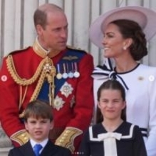 キャサリン皇太子妃、公務復帰のモノトーンの装いに「強さと美しさが輝いている！」感激の声で溢れる
