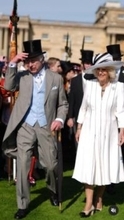 チャールズ国王、バッキンガム宮殿でガーデンパーティ開催　8千人のゲストに元気な姿を見せる