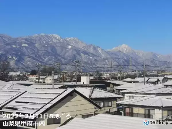 「関東甲信　青空バックに雪景色　引き続き路面状況に注意」の画像