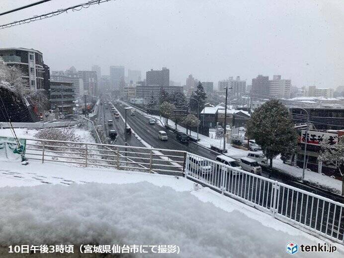 関東の内陸部や甲信、東北南部で積雪　甲府市は午後4時の積雪20センチ