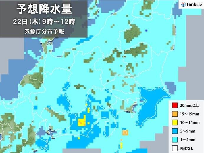 22日の関東　日中は広く雨　山沿いは雪　気温10℃に届かず真冬並み　冬の装いで