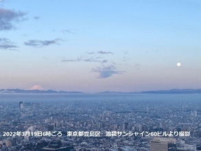 雨上がりの関東　ほぼ満月と富士山のコラボ