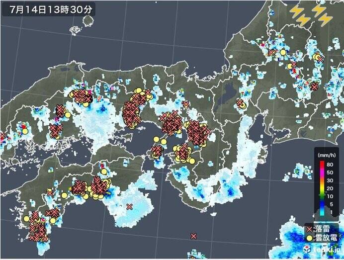 大阪激しい雷雨　関西梅雨明け前の不安定な空模様