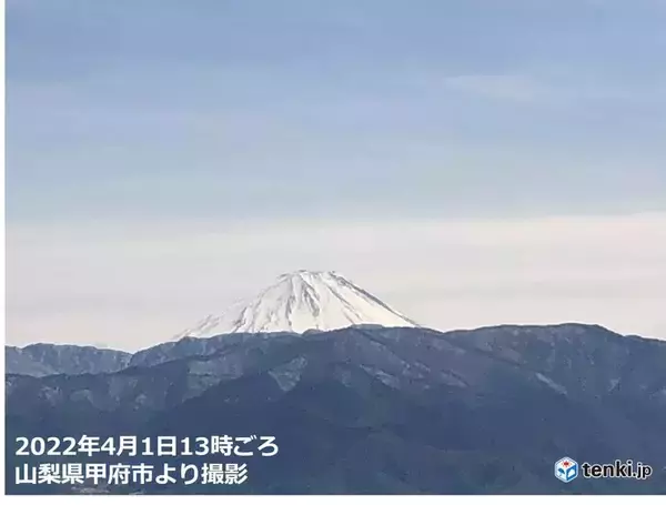 雪化粧が濃くなった富士山　週末は　桜とコラボできる所も　天気や注意点は?