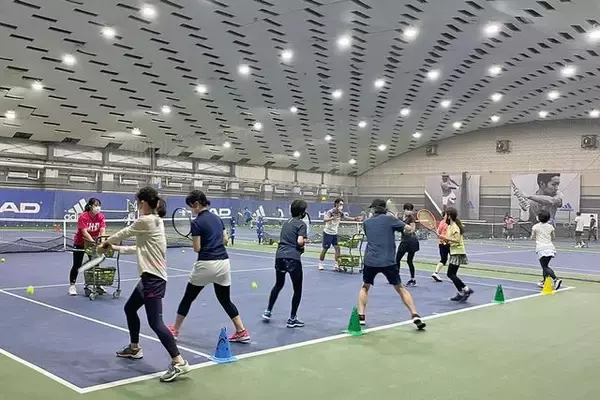 「MTSテニスアリーナ三鷹」(東京)、増田健太郎氏直伝のメソッドで上達できる【テニススクール紹介】