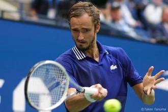 メドベージェフがグランドスラム初制覇! 王者ジョコビッチ偉業ならず[USオープン]