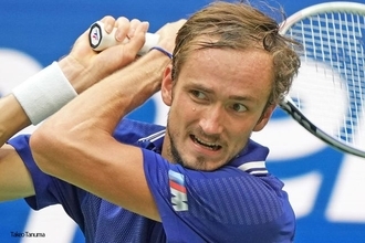 仲間を救うために。メドベージェフ、ルブレフ、ハレプらがサイン入りラケットをオークションに出品