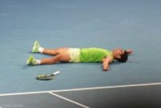 「最後の一球まで戦い抜く」アルカラス、5時間27分の死闘を制し初の全豪決勝へ！生涯GSかけジョコビッチと激突[全豪オープン]