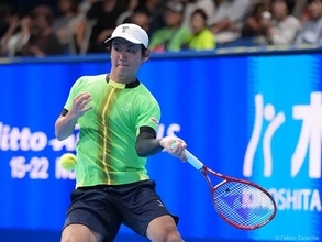 西岡良仁、約8か月ぶり復帰戦はチチパスにストレート敗戦 予選1回戦で屈する[木下グループジャパンオープン]