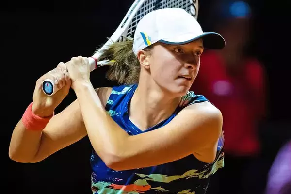 新女王シフォンテクが19歳の全米女王ラドゥカヌを下して21連勝[ポルシェ・テニス・グランプリ]