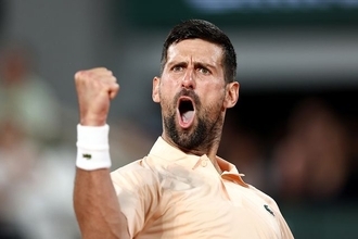ジョコビッチがビッグサーブに苦しむも全仏初戦を逆転勝利「39歳で3時間のタフな試合は医師の処方箋通り」、22年連続の2回戦進出を果たす[全仏オープン]
