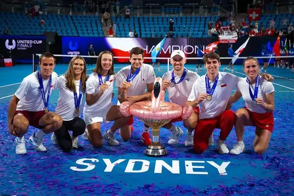 ポーランドがユナイテッドカップ初制覇！シフィオンテクが敗れるも今大会で復帰のフルカチュが執念の勝利、スイスを破り悲願の頂点へ