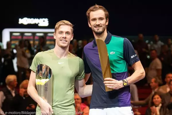 メドベージェフ、シャポバロフを逆転で下し今季2勝目! 父親として初のタイトルに「このトロフィーを妻に捧げたい」[エルステバンク・オープン]