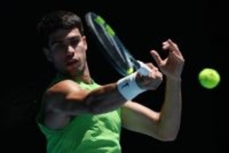 アルカラス、78分に及んだ第1セットを乗り越えストレート勝ちで3回戦へ。最年少「生涯グランドスラム」へ向けた執念[全豪オープン]