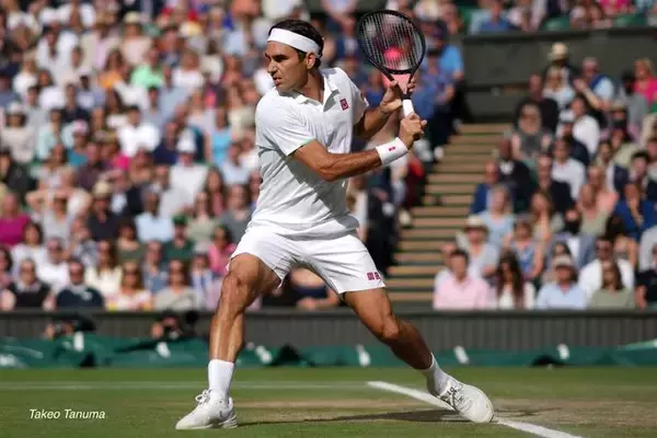 ステップインの足が大事！　片手バックハンドで「パワーが足りない」症状を改善できるコツを紹介(36)〈テニス救急隊／ネタ帳〉[リバイバル記事]