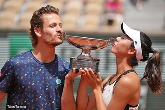 柴原瑛菜、混合ダブルスでグランドスラム初優勝「夢が叶いました」とスピーチ[全仏オープン]