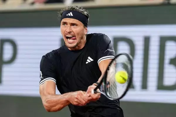 ズベレフが全仏5度目の準決勝進出、19歳ホダルをストレートで撃破！シナー、ジョコビッチ敗退も「目の前の試合に集中するだけ」[全仏オープン]