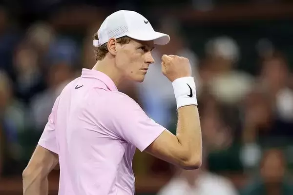 シナーが新星フォンセカとの初対決を制し8強入り「重要な局面でアグレッシブにプレーできたことが勝敗を分けた」[BNPパリバ・オープン]