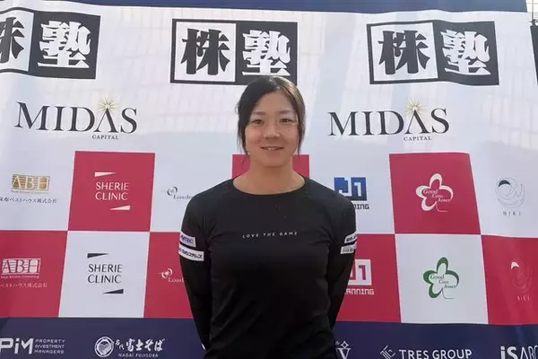 前年覇者の加治遥、第1シードの坂詰姫野を破り2回戦進出。逆転で初戦突破[株塾甲府国際オープン]