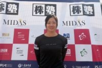 前年覇者の加治遥、第1シードの坂詰姫野を破り2回戦進出。逆転で初戦突破[株塾甲府国際オープン]