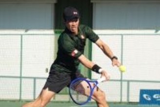 錦織圭、16年ぶりのサラソタで初戦突破。引退報道を否定し、強風の中キッカーにストレート勝ち。2回戦は第1シードのウー・イービンと激突