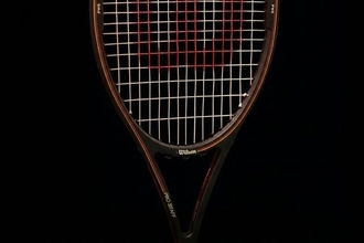 名器を「嗜む」という選択。最新よりも物語を持つ一本を──クラシックな道具が教えてくれるテニスの楽しみ方