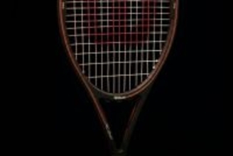 名器を「嗜む」という選択。最新よりも物語を持つ一本を──クラシックな道具が教えてくれるテニスの楽しみ方
