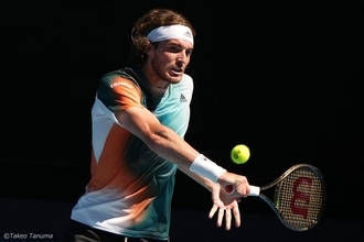 チチパス、2年連続3度目のベスト4! 20歳シナーを寄せ付けず快勝[全豪オープン]