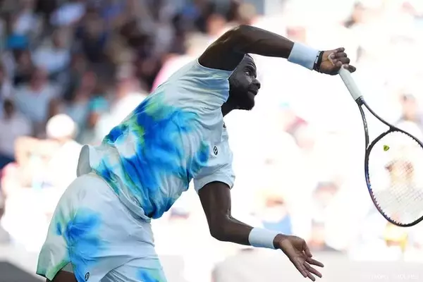 ティアフォー、ルーツであるシエラレオネ国旗の「3色」を纏い快勝。母が見守る前で自身のアイデンティティを表現[全豪オープン]