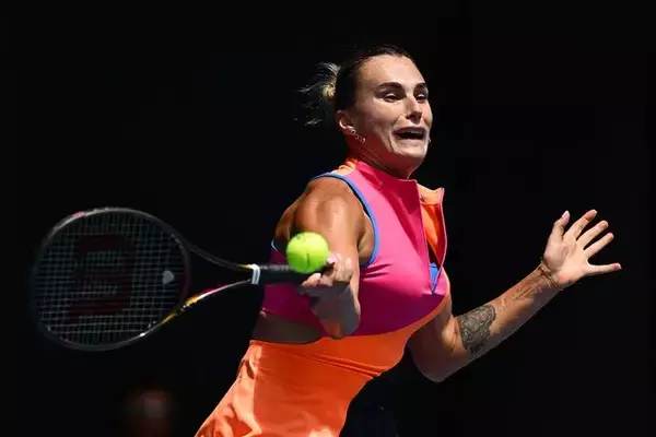 サバレンカ、新星エムボコの猛追を退け4年連続の8強入り。勝負所で示した女王の貫禄[全豪オープン]