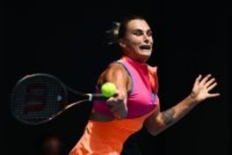 サバレンカ、新星エムボコの猛追を退け4年連続の8強入り。勝負所で示した女王の貫禄[全豪オープン]