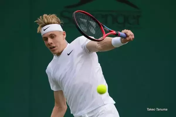 スイング軌道がカギ。片手バックハンドで「ストレートに打てない」症状を改善できるコツを紹介(44)〈テニス救急隊／ネタ帳〉[リバイバル記事]